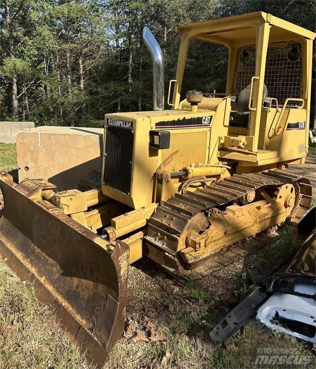 CAT D3B Buldozere pe senile
