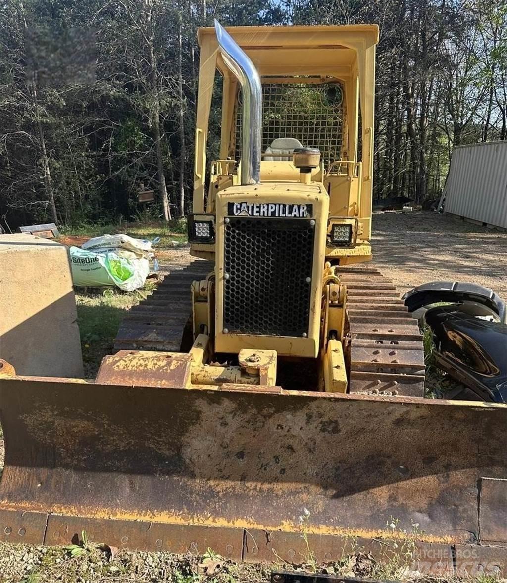 CAT D3B Buldozere pe senile