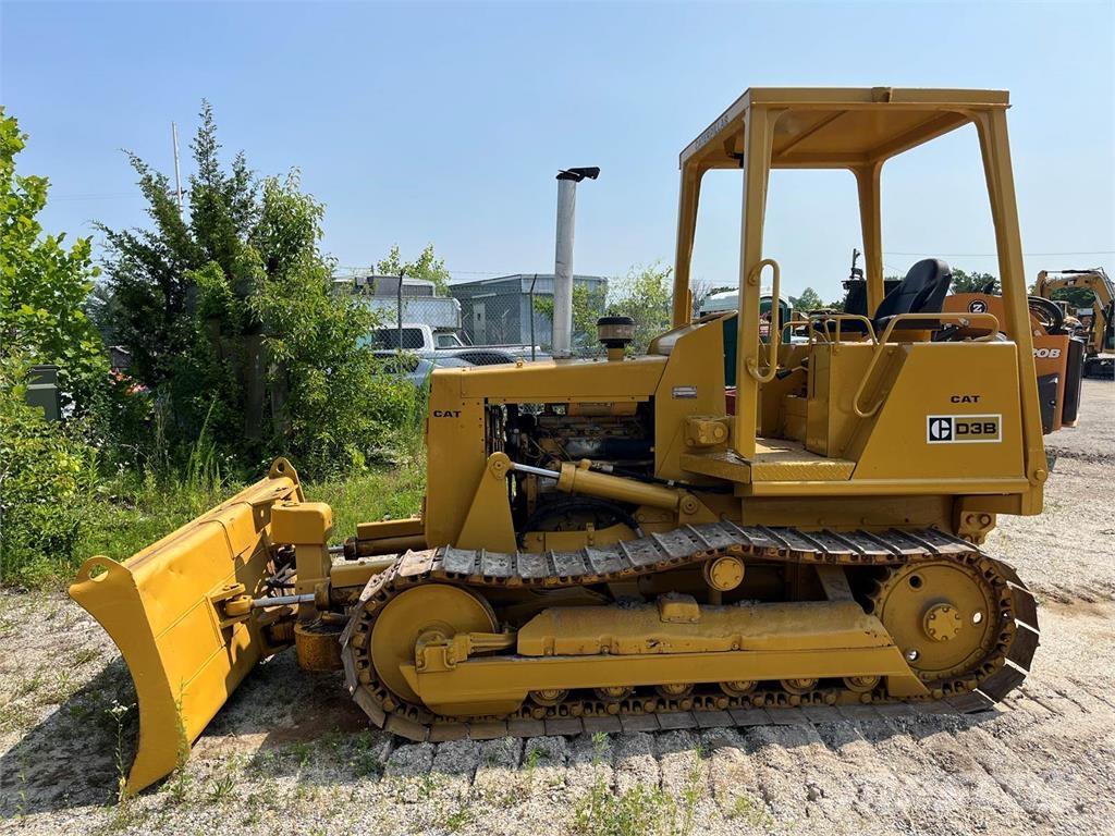 CAT D3B Buldozere pe senile