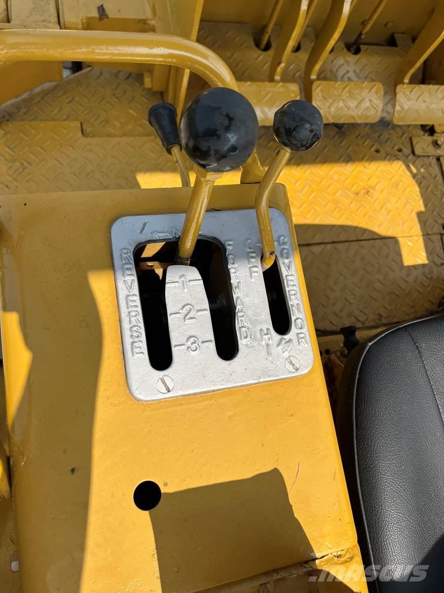 CAT D3B Buldozere pe senile