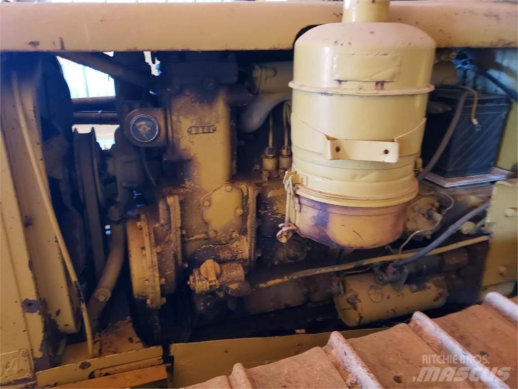 CAT D4 Buldozere pentru montat tevi