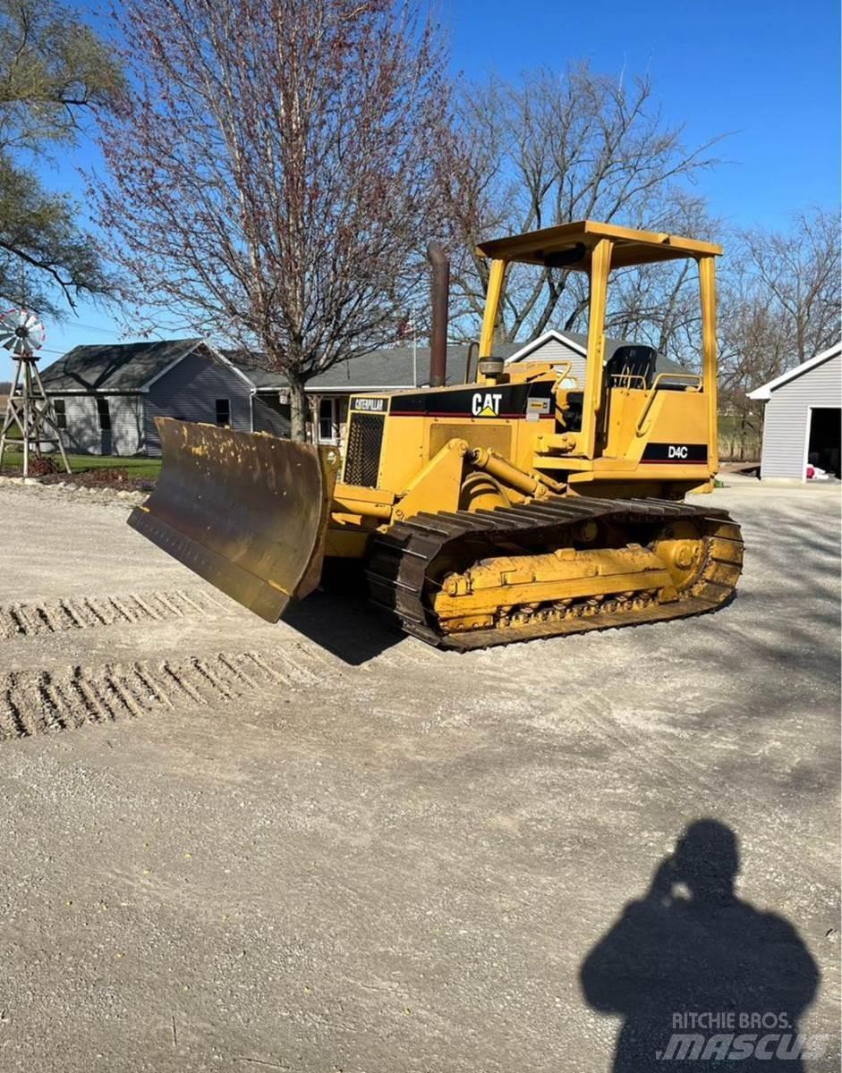 CAT D4C Buldozere pe senile