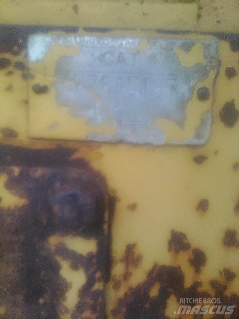 CAT D4D Buldozere pe senile