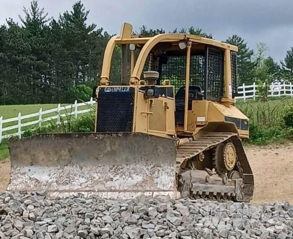 CAT D5M Buldozere pe senile