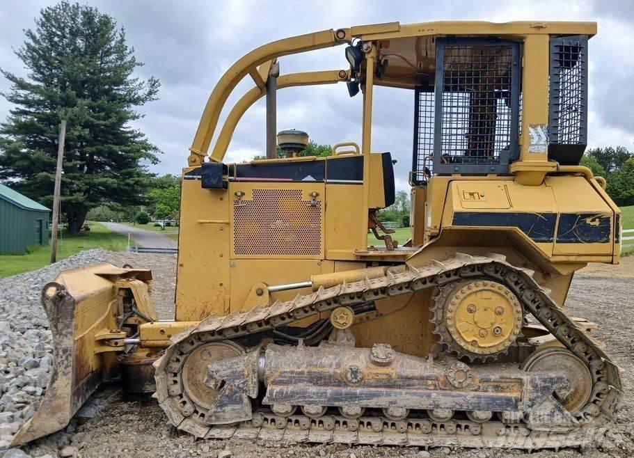 CAT D5M Buldozere pe senile