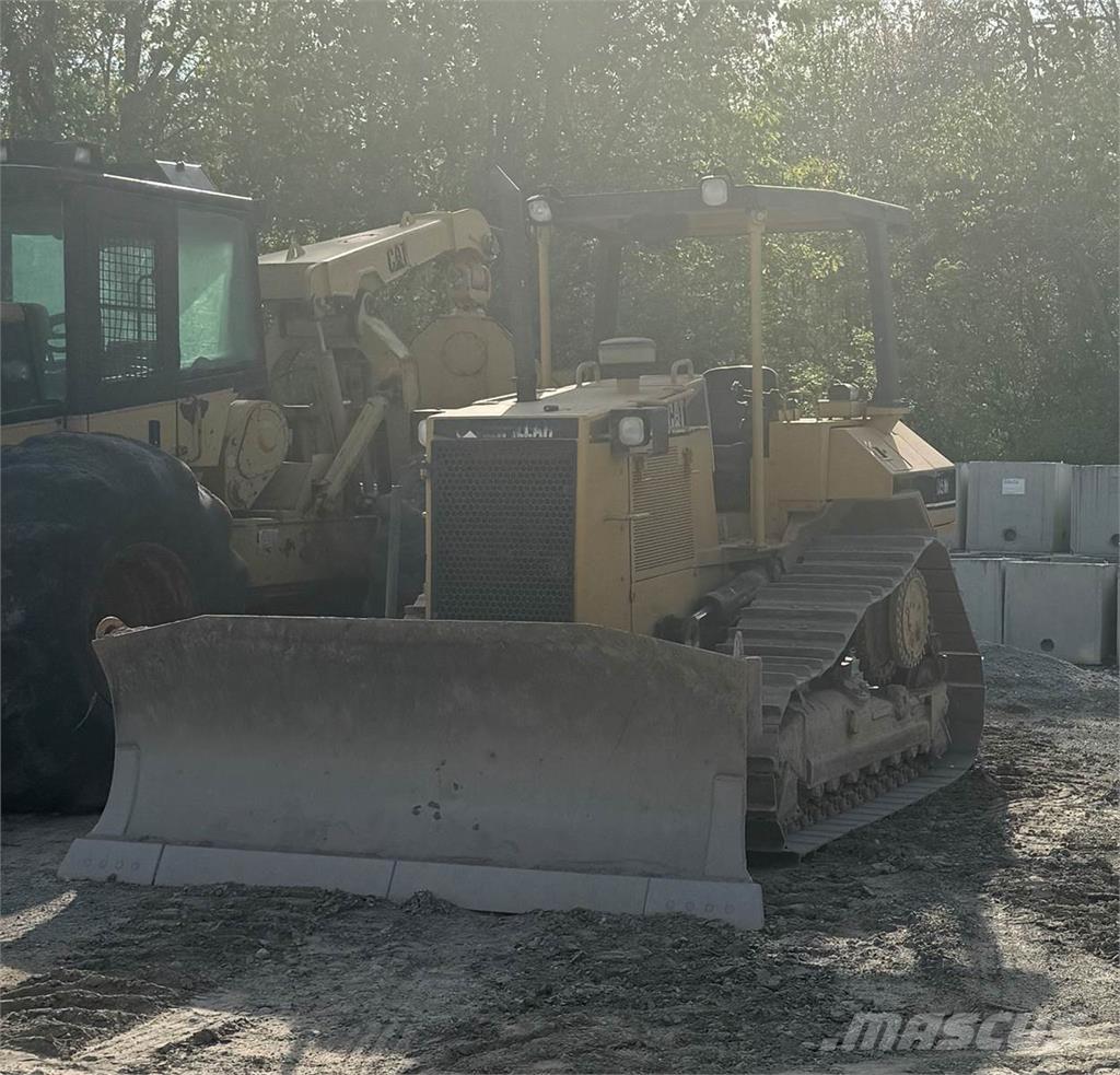 CAT D5M Buldozere pe senile