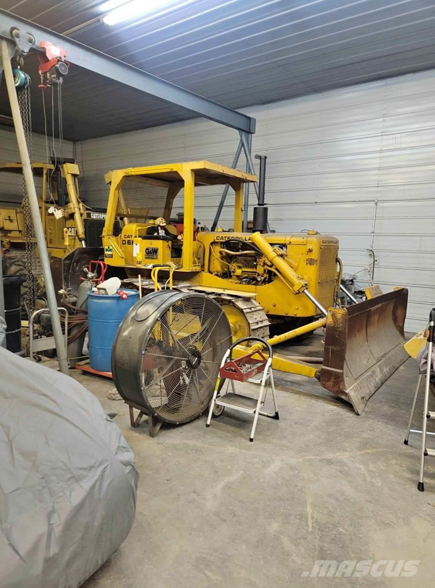 CAT D6B Buldozere pe senile
