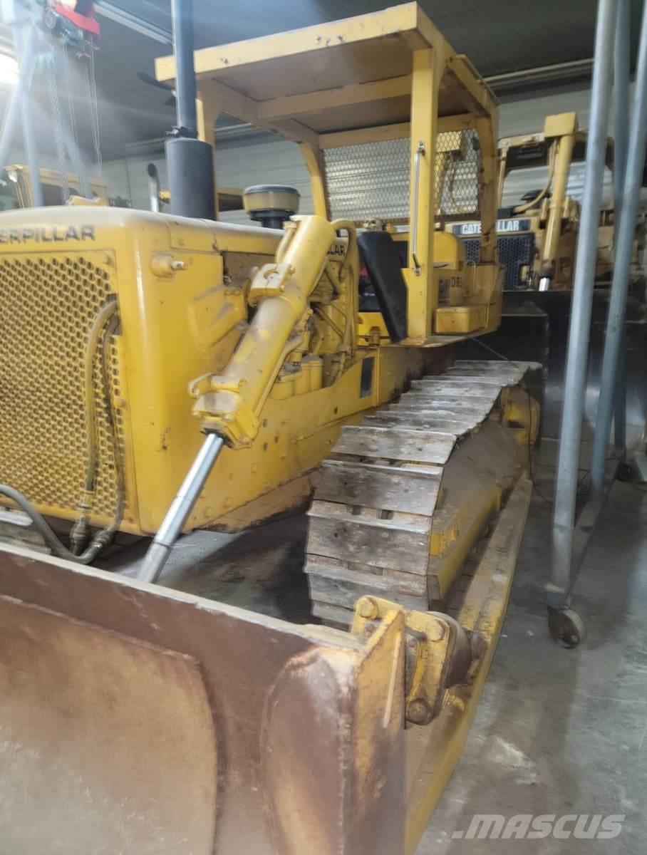 CAT D6B Buldozere pe senile