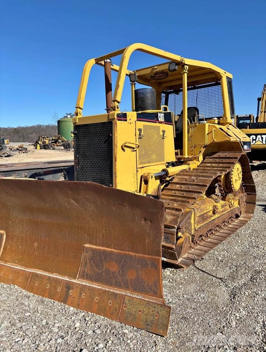 CAT D6M XL Buldozere pe senile
