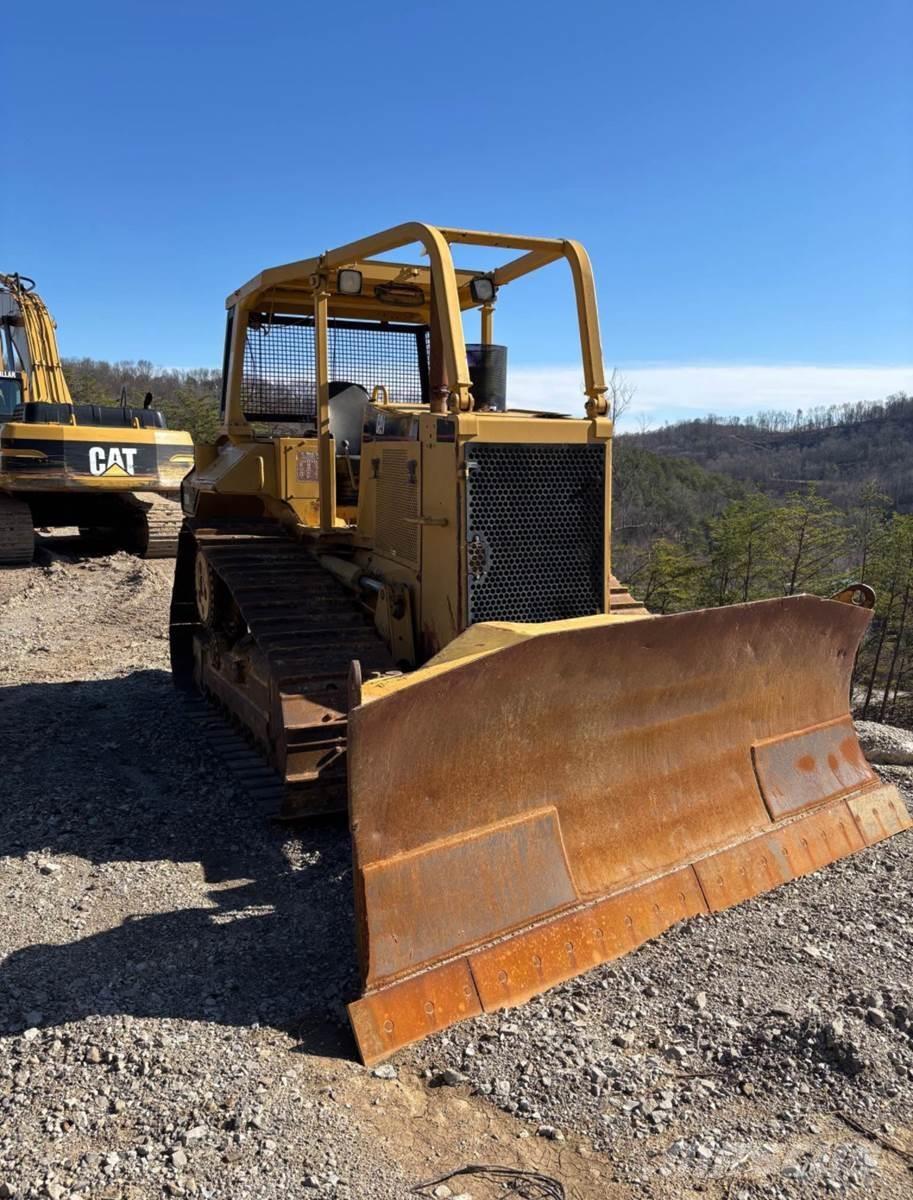 CAT D6M XL Buldozere pe senile