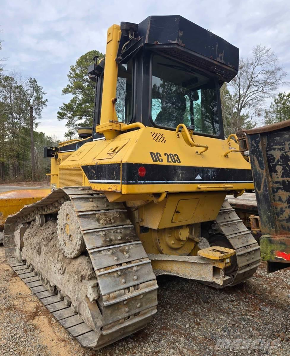 CAT D6M XL Buldozere pe senile