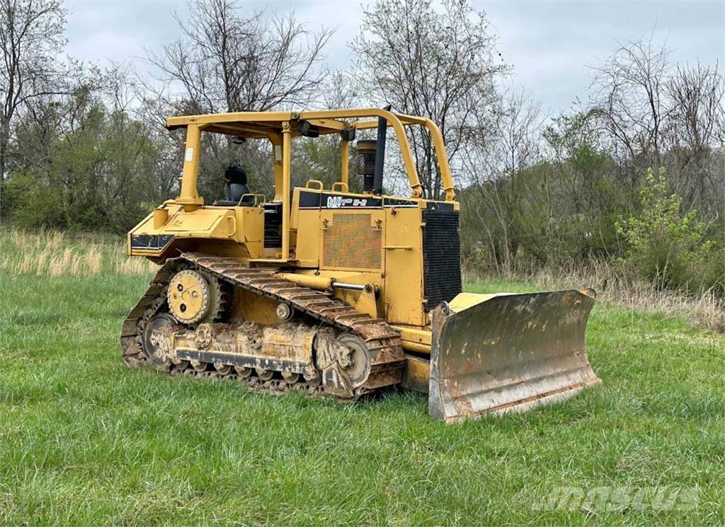 CAT D6M XL Buldozere pe senile