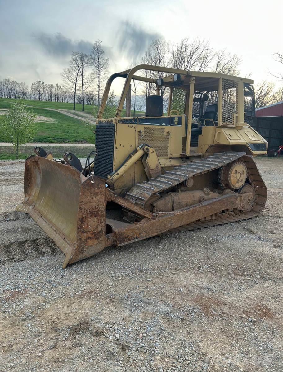 CAT D6M XL Buldozere pe senile