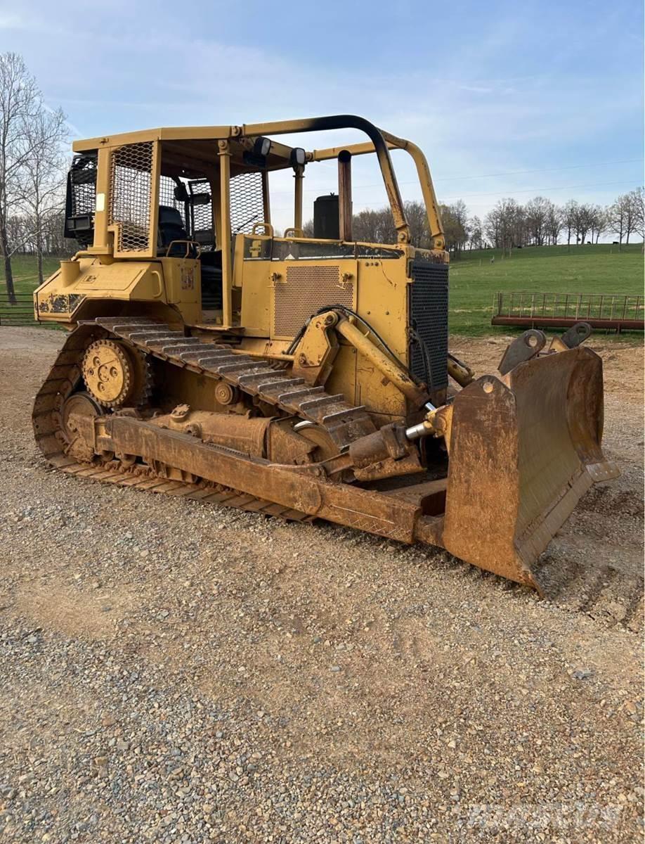CAT D6M XL Buldozere pe senile