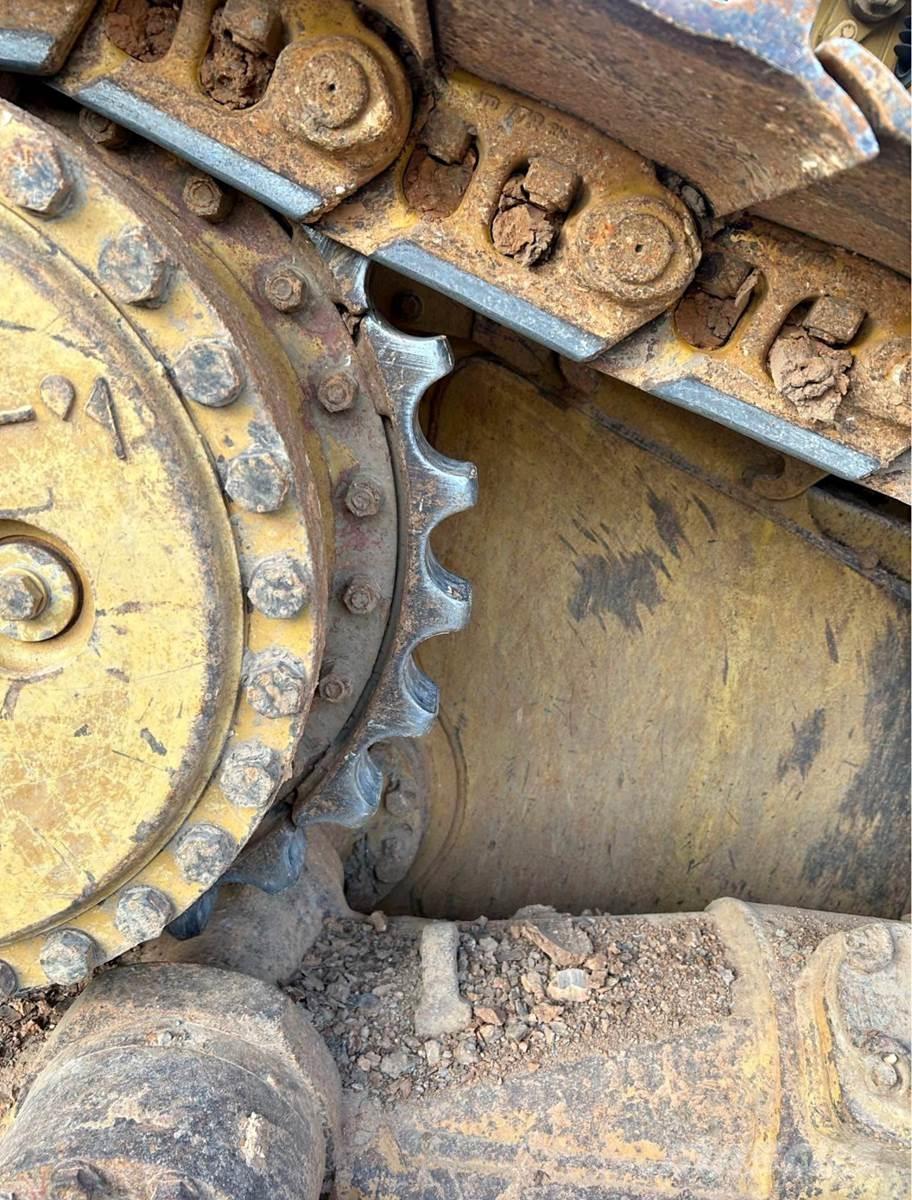 CAT D6M XL Buldozere pe senile
