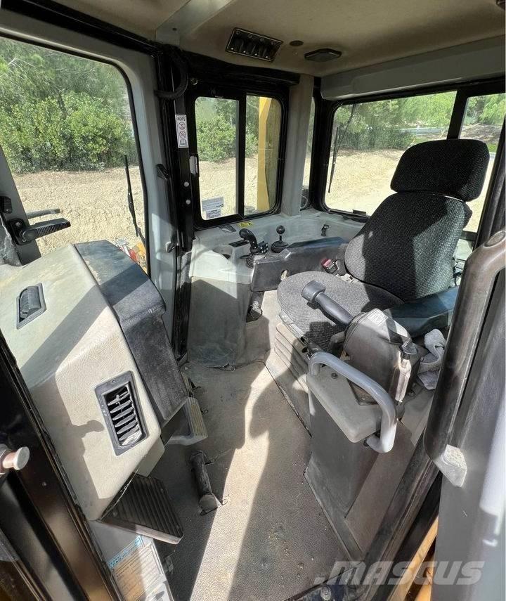 CAT D6T Buldozere pe senile
