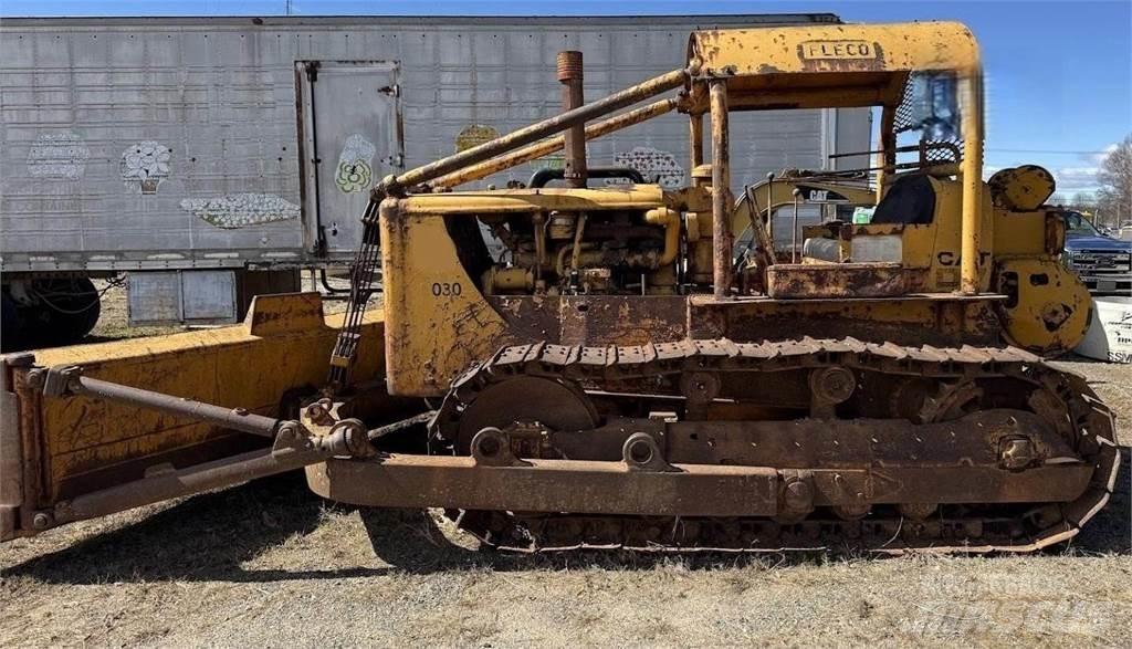 CAT D7 Buldozere pe senile