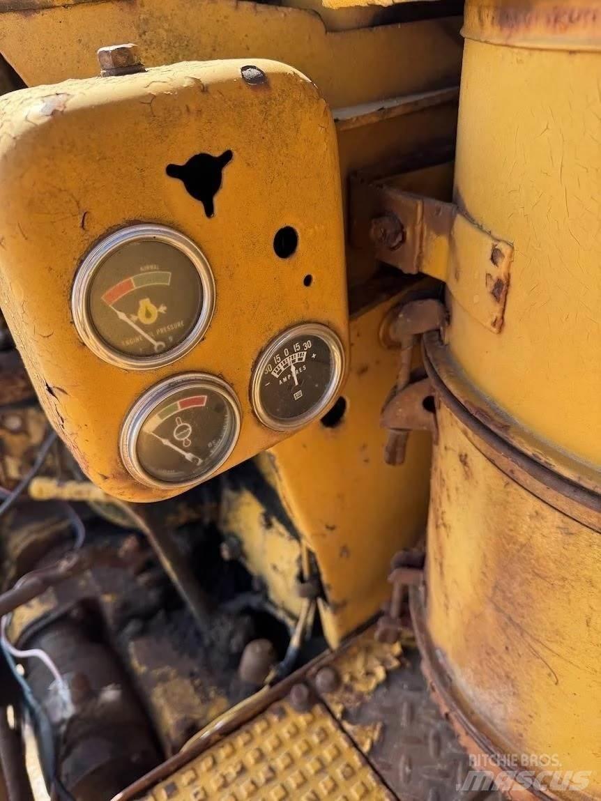 CAT D7 Buldozere pe senile