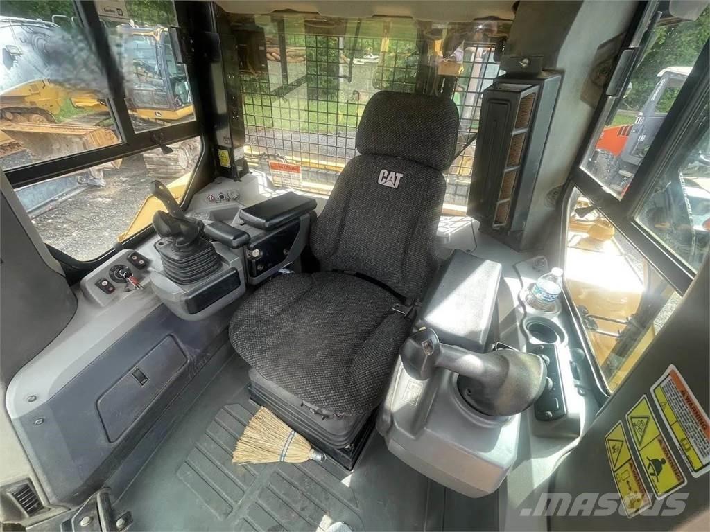 CAT D7E Buldozere pe senile