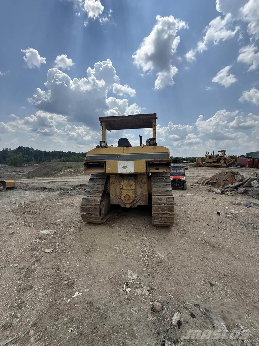 CAT D7H Buldozere pe senile
