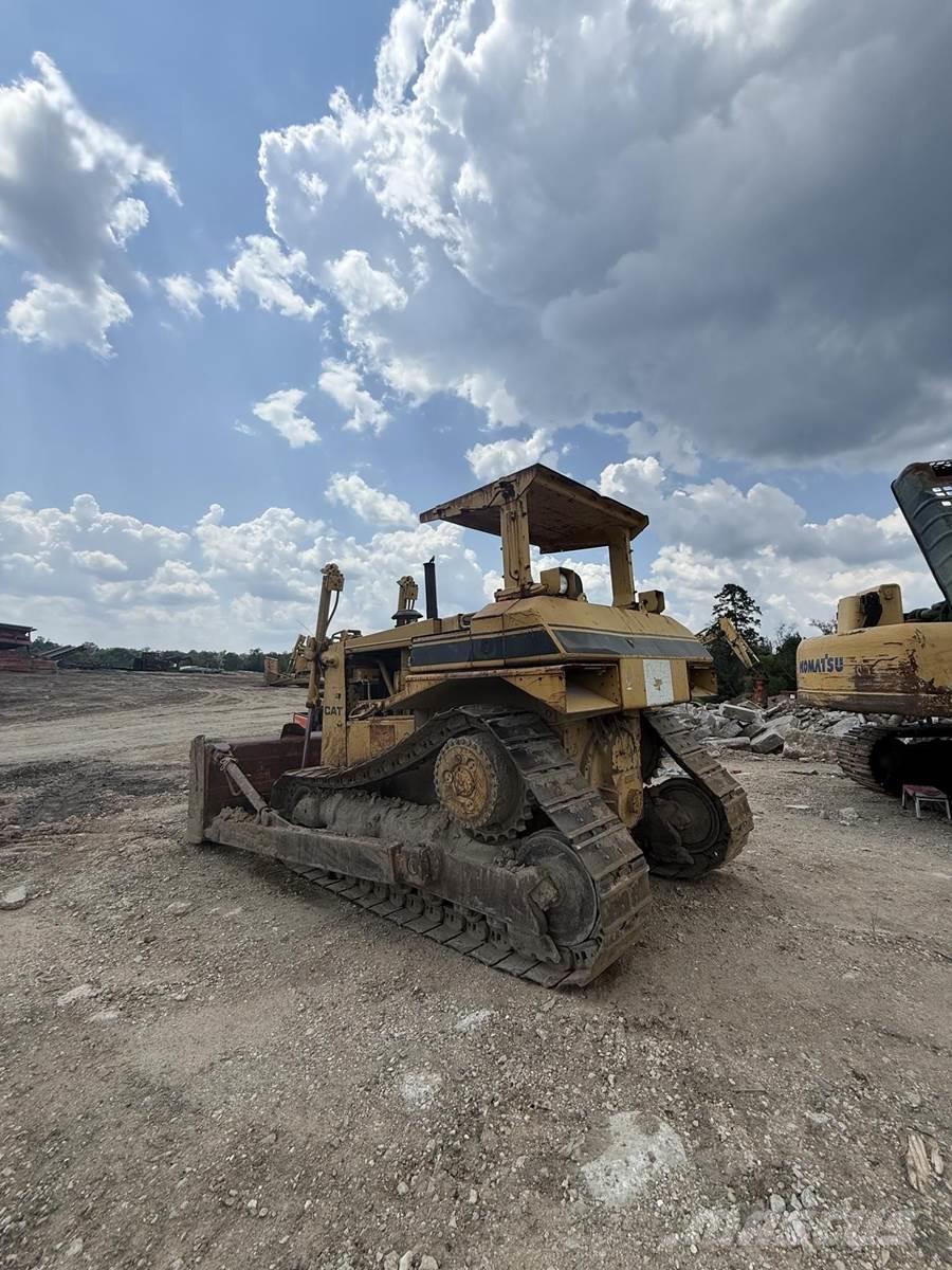 CAT D7H Buldozere pe senile
