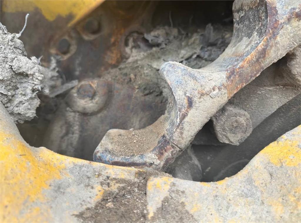 CAT D85E Buldozere pe senile