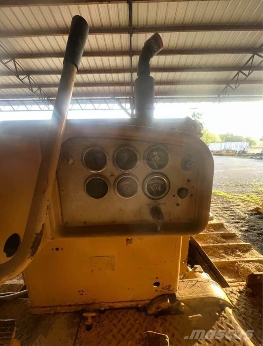 CAT D8H Buldozere pe senile