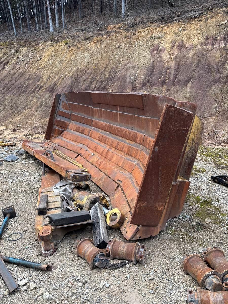 CAT D9R Buldozere pe senile