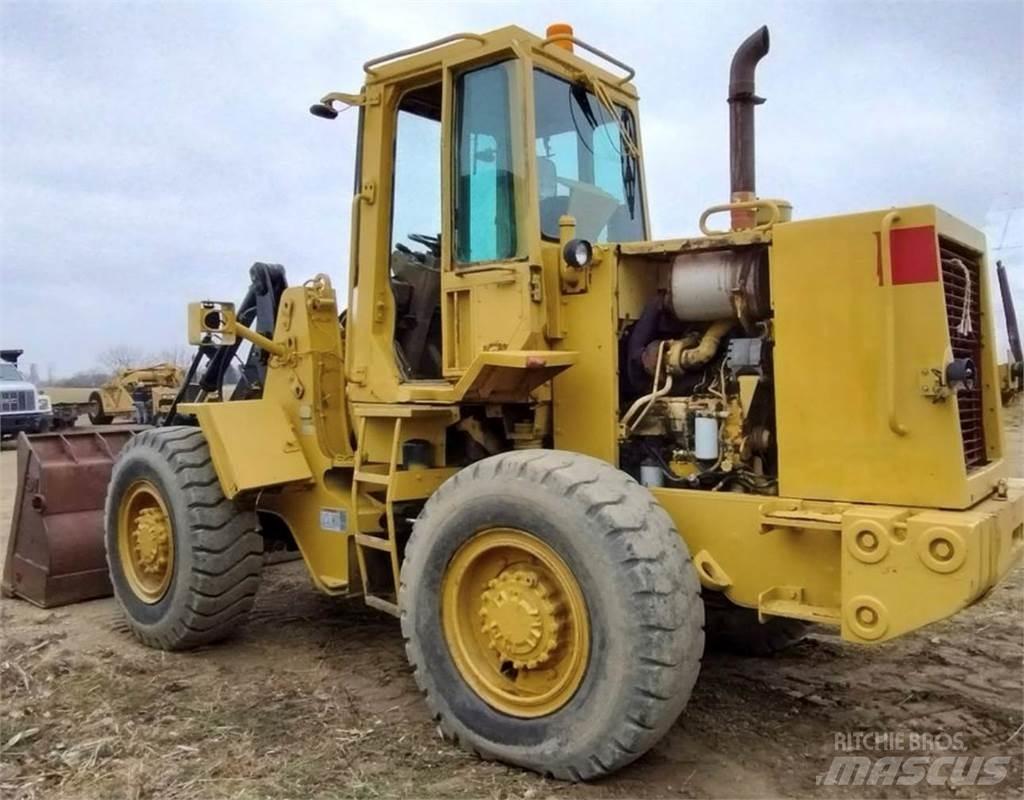 CAT IT18B Incarcator pe pneuri