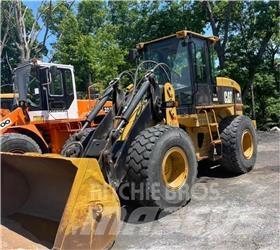 CAT IT28G Incarcator pe pneuri