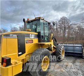 CAT IT38G Incarcator pe pneuri