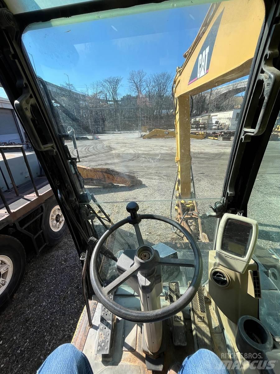CAT M318C Excavatoare cu roti