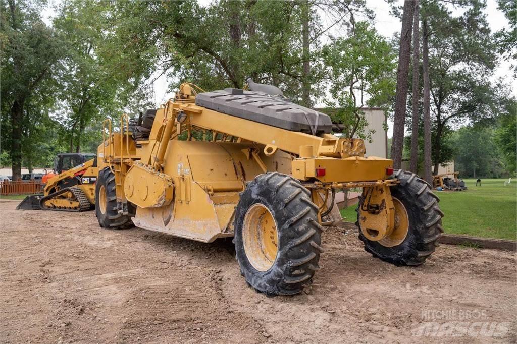 CAT RM300 Compactoare sol