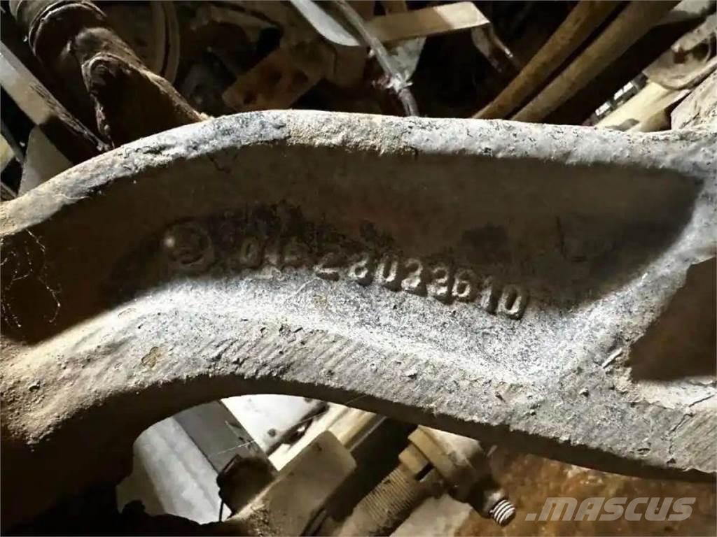  Dana 367 Axe