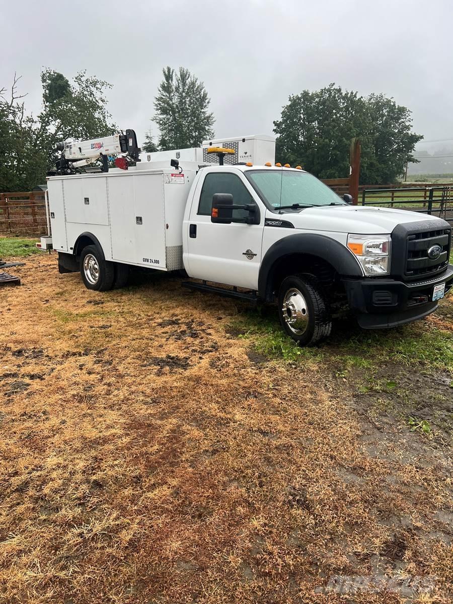 Ford F-550 Municipal/vehicul cu uz general