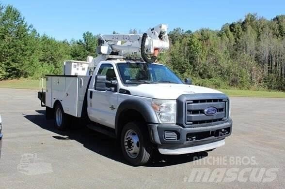 Ford F-550 Platforme aeriene montate pe camion