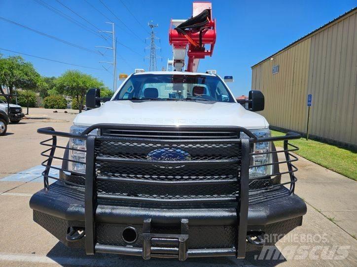 Ford F-550 Platforme aeriene montate pe camion
