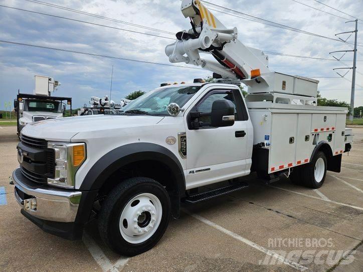 Ford F-550 Platforme aeriene montate pe camion