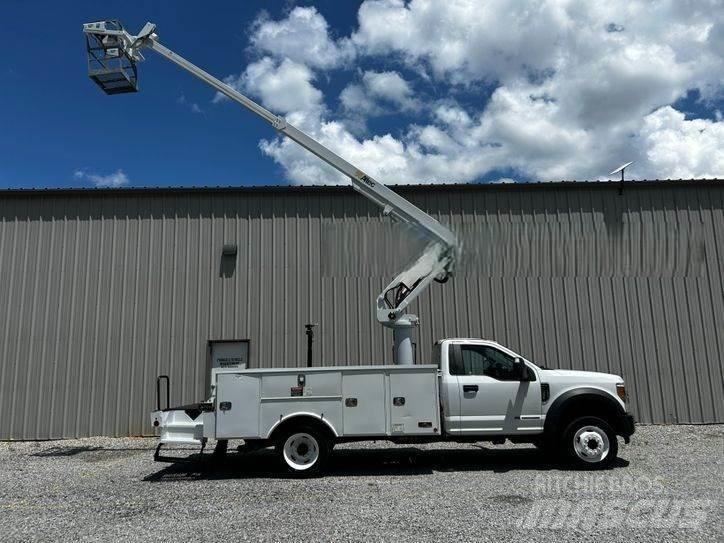 Ford F-550 Platforme aeriene montate pe camion