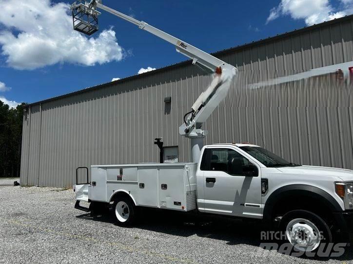 Ford F-550 Platforme aeriene montate pe camion