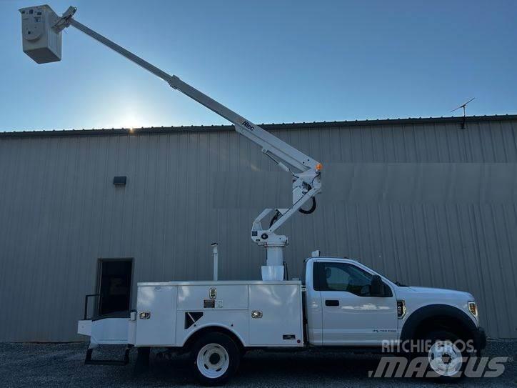Ford F-550 Platforme aeriene montate pe camion