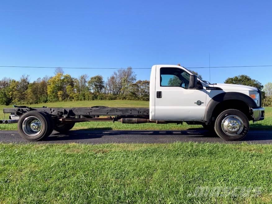 Ford F-550 Camion cabina sasiu