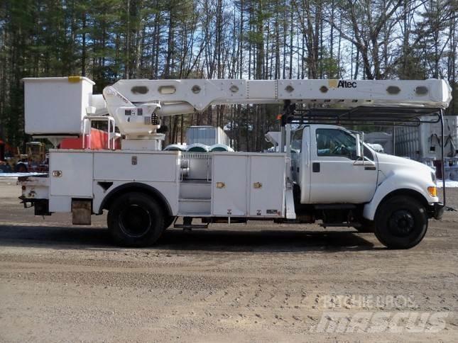 Ford F-750 Platforme aeriene montate pe camion