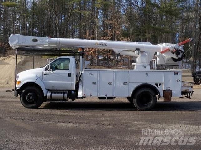 Ford F-750 Platforme aeriene montate pe camion