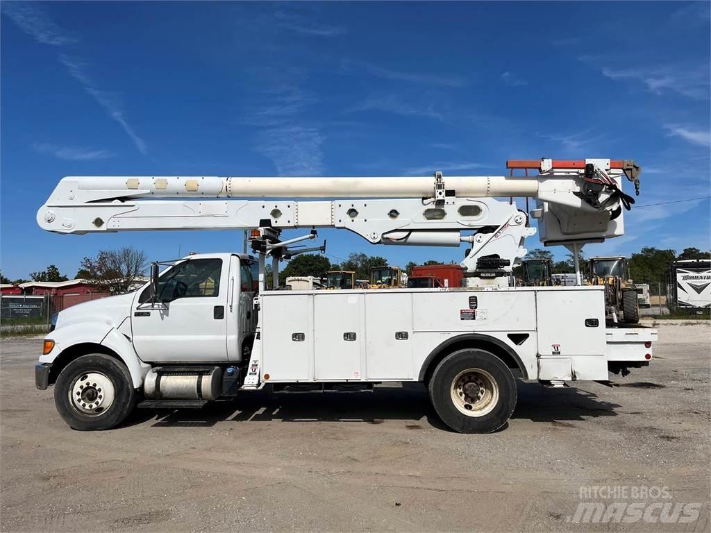 Ford F-750 Platforme aeriene montate pe camion