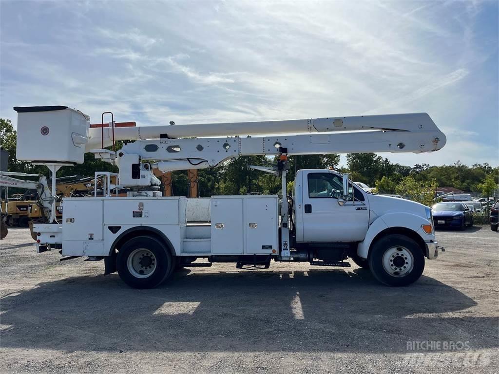 Ford F-750 Platforme aeriene montate pe camion