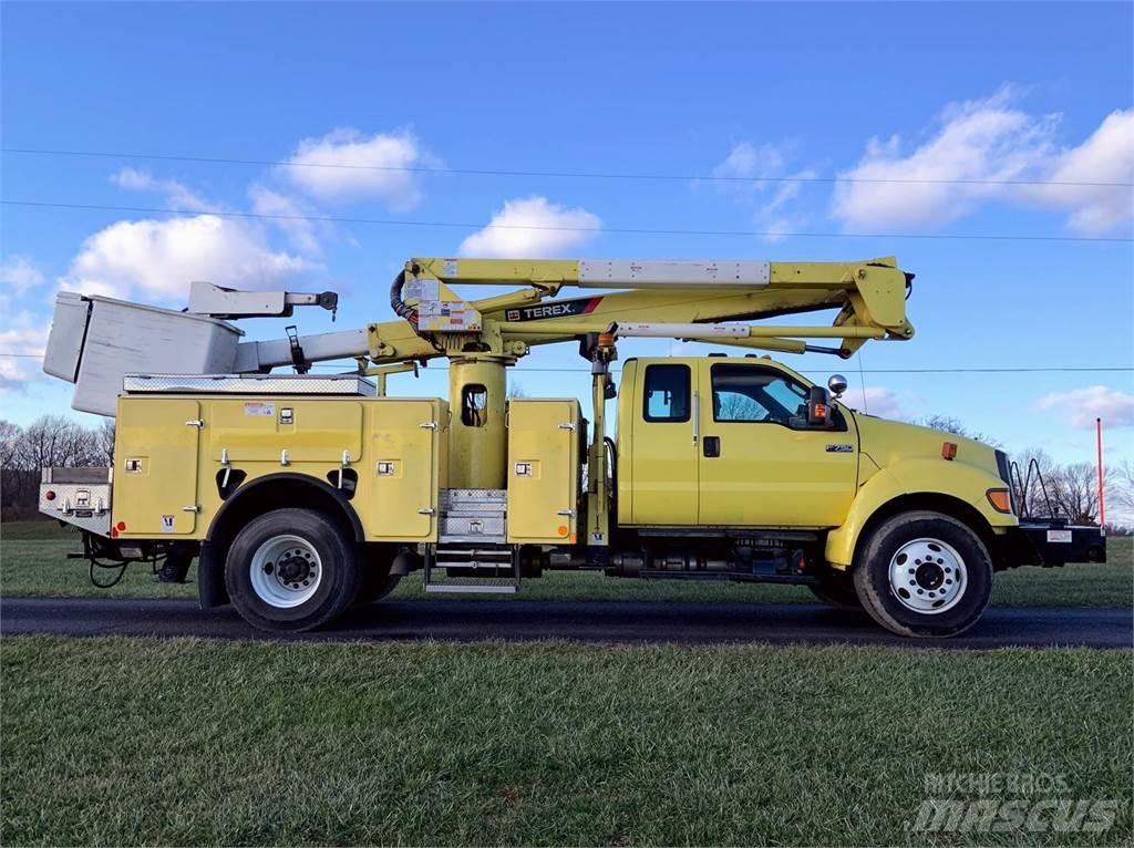 Ford F-750 Platforme aeriene montate pe camion