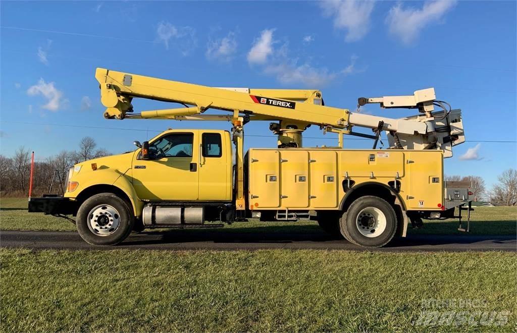 Ford F-750 Platforme aeriene montate pe camion