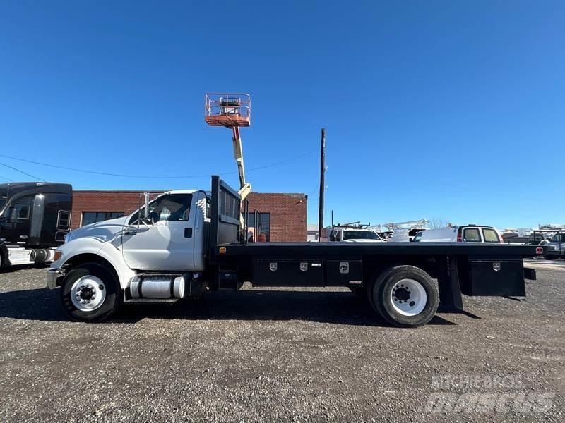 Ford F-750 Camioane platforma/prelata
