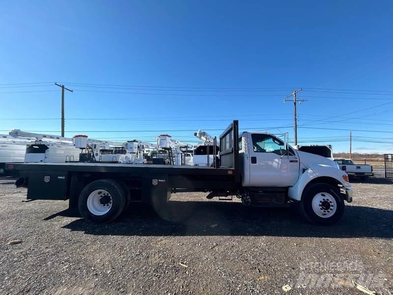 Ford F-750 Camioane platforma/prelata
